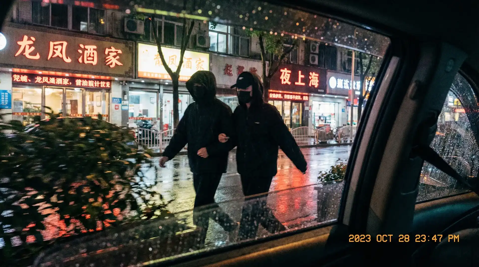 靠逼视频 - 顶流明星深夜密会现场抓拍照片